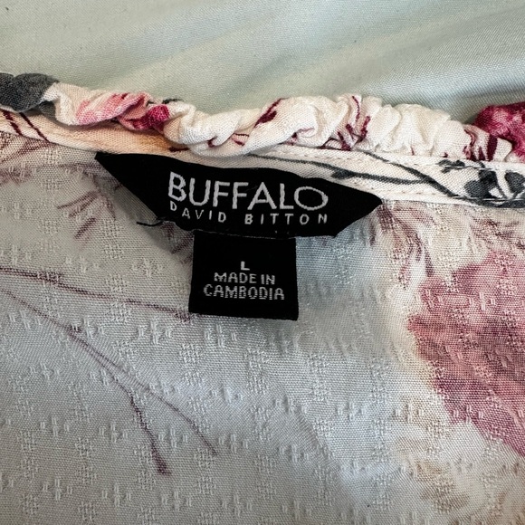 Buffalo David Bitton Women's Large Floral Printed V Neck Flutter Sleeve Top. - Picture 6 of 11